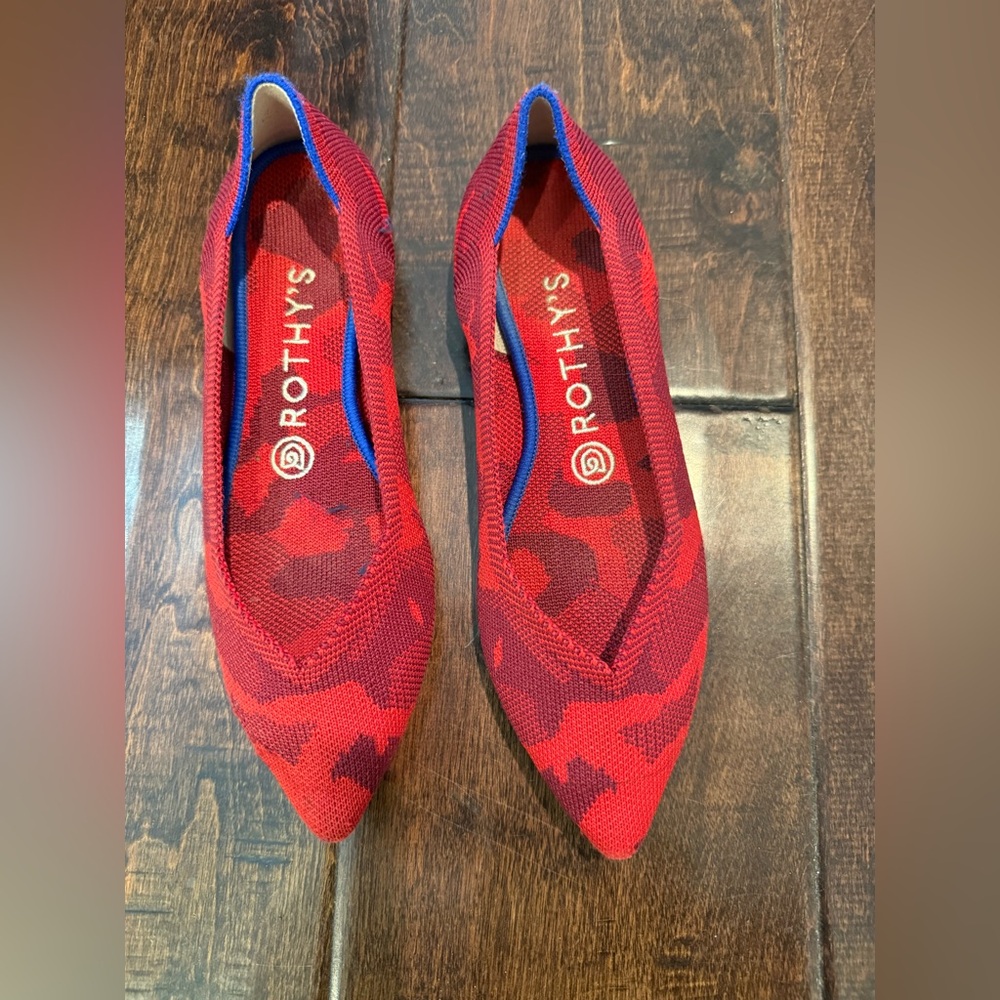 Rothys The Point Red Camo Print Sz 7